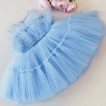 Платье нарядное пышное без рукавов голубое