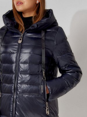 Пальто утепленное с капюшоном зимние женское  темно-синего цвета 442116TS