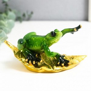 Сувенир полистоун лак "Лягушка на золотом листе" 7,5 см