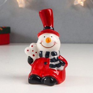 Сувенир керамика "Снеговик в красном цилиндре и полосатом шарфе, с сердцем" 10,8х6,5х6,4 см   762032