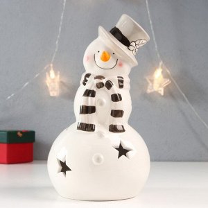СИМА-ЛЕНД Сувенир керамика свет &quot;Снеговик в бежевом цилиндре и полосатом шарфе&quot; 22х12,5х12,5 см