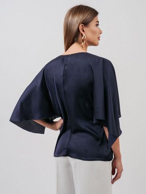 Блузка Цвет:  темно-синий; без застежки Длина по спинке  60см; Состав: 50% шелк 50% полиамид; Обратите внимание, что указан итальянский размер! Эффектная шелковая блузка с оригинальными рукавами 3/4.
