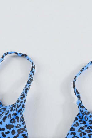 Голубой купальный комплект с леопардовым принтом из 3 частей: бюстгальтер с фигурным вырезом + бикини с высокой талией + пляжная юбка-саронг