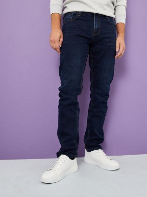 Мужские джинсы прямого кроя