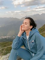 Толстовка на молнии женская Камчатка
