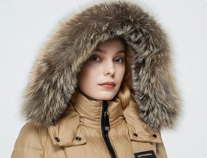 Женское зимнее пальто с поясом и съемным капюшоном с натуральным мехом лисы, цвет черный