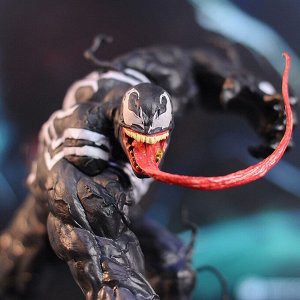 Коллекционная фигурка Venom - Веном с аксессуарами (12 см)