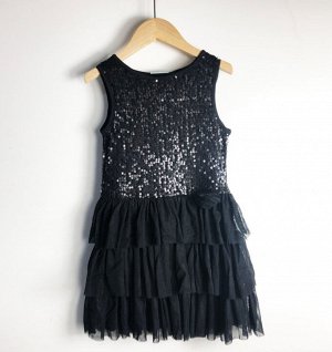Платье Платье для девочки черного цвета, топ украшен пайетками.
ог 68 длина 73