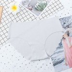 Женские бесшовные однотонные трусики, цвет белый