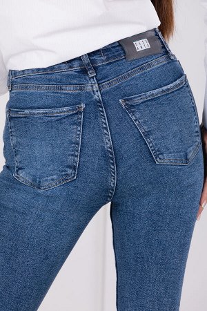 джинсы 
            124.6057