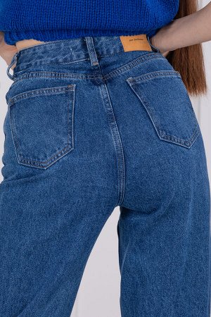 джинсы 
            124.706
