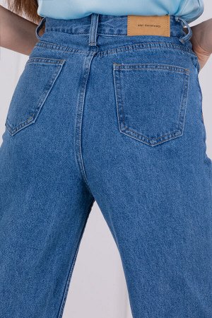 джинсы 
            124.707