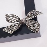 Брошь &quot;Бантик&quot; со стразами, цвет темно-серебряный, арт. 411.552