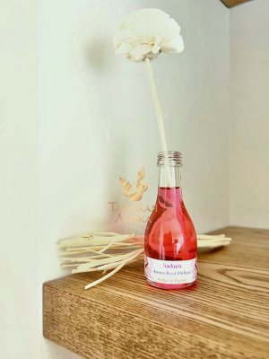 Аромадиффузор "Сакура" на эфирном масле с ротанговыми палочками / Natural Reed Diffuser Sakura