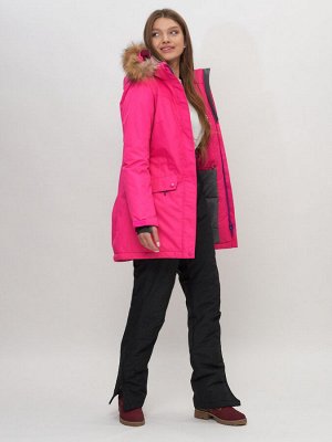Парка женская с капюшоном и мехом зимняя розового цвета 551963R