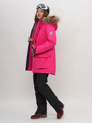 Парка женская с капюшоном и мехом зимняя розового цвета 551961R