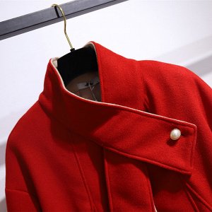 Женское твидовое пальто с воротником, с контрастными подворотами на рукавах, цвет красный