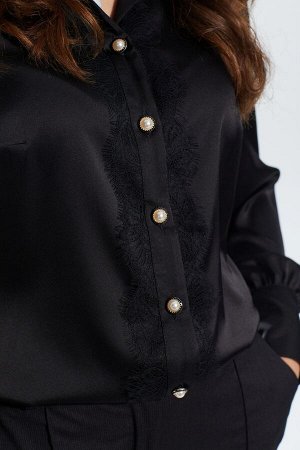 Блуза Рост: 170 Состав ткани: ПЭ-100%; Блузка из струящейся атласной ткани (шелк Армани) прямого силуэта. По переду нагрудные вытачки, отрезная планка. Перед украшен кружевом застежка на декоративные 