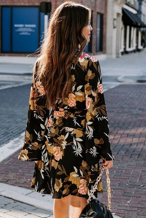 Черное платье-кимоно с запахом и цветочным принтом