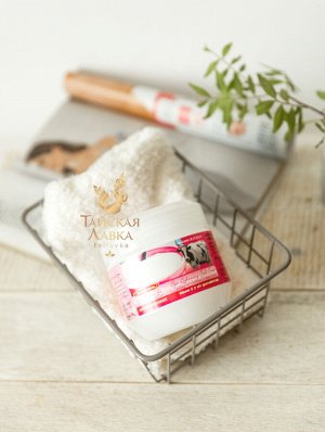 Скраб для тела солевой с витаминами С и Е "Молоко и Йогурт" Carebeau / Carebeau Spa Lightening Salt Scrub Milk And Yoghurt
