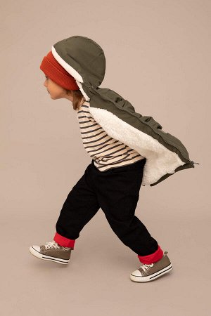 Плюшевое пальто с подкладкой из плюша с капюшоном и принтом на спине для маленьких мальчиков
