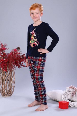Пижама Варианты расцветки: синий
Ткань:  кулирка, Состав: 100% хлопок
А не устроить ли на Новый год пижамную вечеринку? Или рождественскую фотосессию в ярких уютных пижамах? Отличная идея! И кстати, о