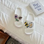 Тапочки с открытым носом, декор броши со стразами и с пайетками, цвет белый