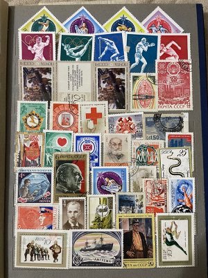 Большой советский альбом с коллекцией марок (зелёный)