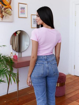 Fashion. Love. Story. Светло-розовая футболка с вырезом в форме сердечка