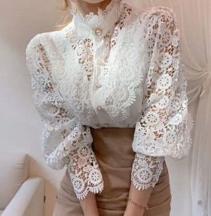 Блуза В современном женском гардеробе многочисленные топы, блузоны, туники, рубашки и блузы, как правило, выступают в роли основных предметов, уверенно обгоняя по популярности платья