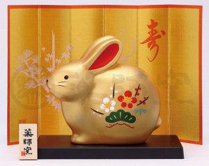 MATSUMOTO - золотой кролик на подставке