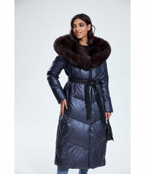 Стёганное пуховое пальто с меховым капюшоном