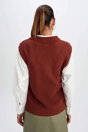 Вязаный свитер с V-образным вырезом и узором