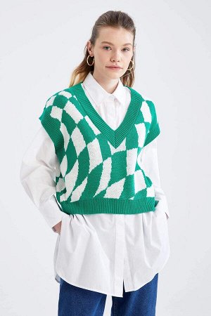 Классический трикотажный свитер с V-образным вырезом и ромбовидным узором