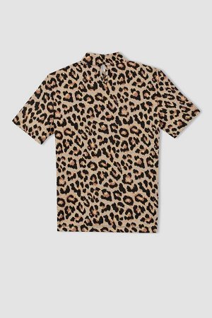 Приталенная футболка с коротким рукавом и леопардовым принтом