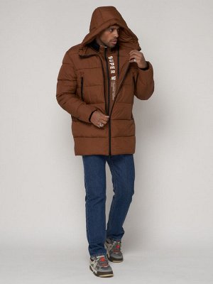 Спортивная молодежная куртка удлиненная мужская коричневого цвета 93686K