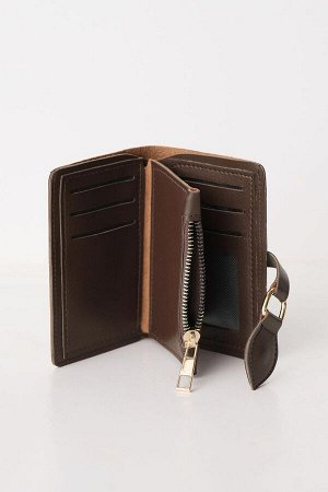 Бумажник с коричневой застежкой-пряжкой