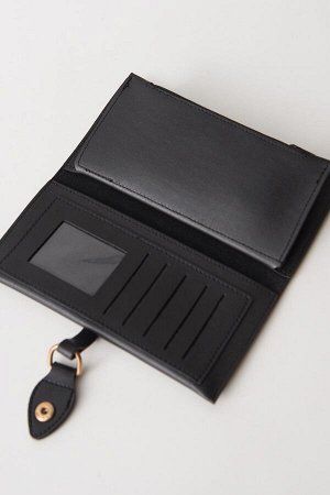 Черный кошелек на кнопке с пряжкой