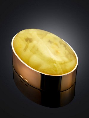 Эффектный овальный кулон из натурального янтаря медового цвета «Притяжение»