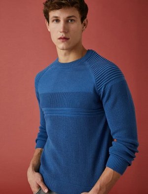 Вязаный свитер с круглым вырезом