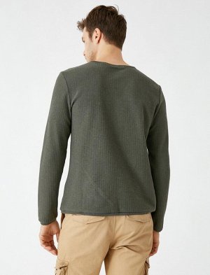 Базовый свитер с круглым вырезом и длинными рукавами
