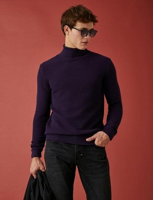 Базовая фактурная водолазка-свитер