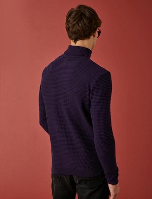 Базовая фактурная водолазка-свитер