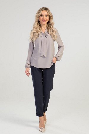 Блуза Блуза с завязкой "бант" из эластичной блузочной ткани. Расцветка кофейный. Рукава длинные 63 см. Без застёжки. Без подклада. Низ прямой.  Блуза идеально подойдет для офиса и учёбы. ДИ в 42-44 р 