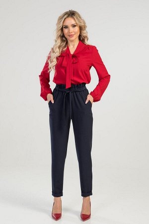 Комплект Комплект блуза и брюки. Блуза с завязкой "бант" из эластичной блузочной ткани. Расцветка красный ягодный. Рукава длинные 63 см. Без застёжки. Без подклада. Низ прямой. ДИ в 42-44 р 63 см, в 4