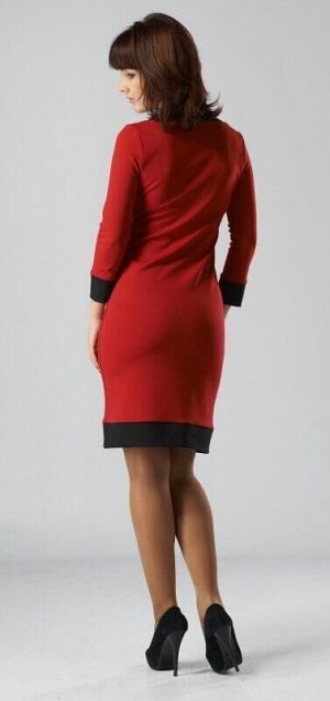 Платье Красное платье где V-образный вырез горловины, подол платья и манжеты рукавов доплнены контрастными вставками из трикотажа джерси чёрного цвета. Платье прилегающего силуэта, V-образная горловин