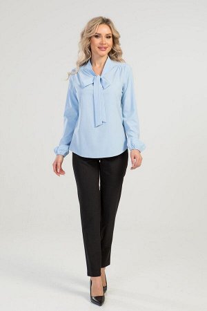 Блуза Изящная блуза  с завязкой "бант" из эластичной блузочной ткани. Прямого силуэта из легкой ткани - Ниагара. Расцветка голубой. Горловина оформлена воротником-стойкой, переходящим в пышный бант на