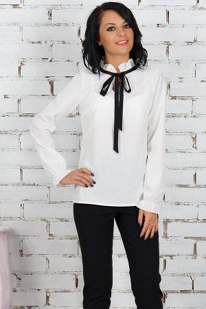 Блуза Красивая блуза из эластичной блузочной ткани. Расцветка белый. Ворот декорирован рюшей и завязкой. Рукав 63 см. Низ прямой. ДИ в 42-44 р 63 см, в 46-48 р 64 см, в 50-54 р 66 см. Рост модели 164 