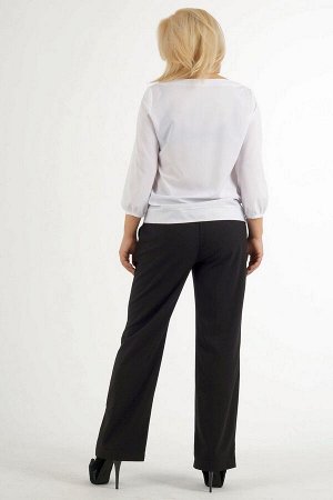 Блуза Красивая блуза выполнена из эластичной блузочной ткани. Вырез горловины лодочка. Рукав 3/4 49 см. на манжете. Низ на завязке. Без застёжки. Без подклада. ДИ в 48 р 65 см., в 50-52 р 68 см, в 54-