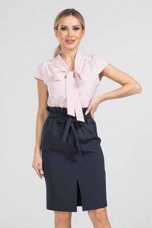 Блуза Элегантная блузка из легкой эластичной ткани. Расцветка пудра. Горловина оформлена стойкой переходящей в завязку - бант. Рукава короткие 10 см. Низ ровный, без разрезов. Без застёжки. Без подкла